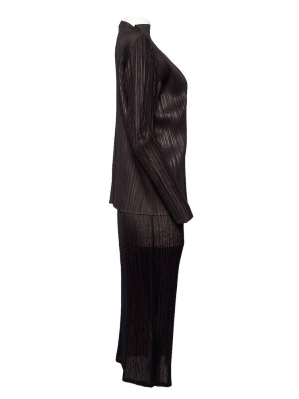 Plissiertes Ensamble Issey Miyake, braun – Bild 2